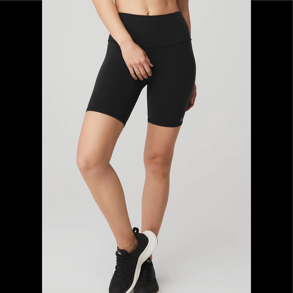 Alo 7 inch high waist biker shorts size Small